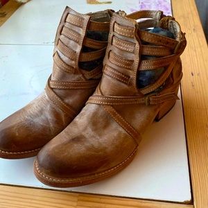 Freebird Stair ankle boots tan